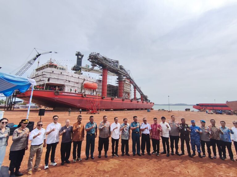 Kapolresta Barelang Mendampingi Kapolda Kepri pada Launching Ceremony Kapal Ploating Landing Facility Permata Borneo 1