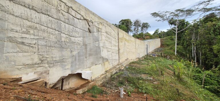 Proyek Jalan Makbon 100% Selesai tapi Retak & Tanpa Pipa Drenase, Pengamat: Cacat Mutu & Rugikan Negara